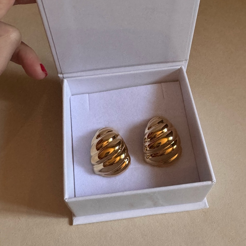 Final price Heaven Mayhem Gold shell Earrings